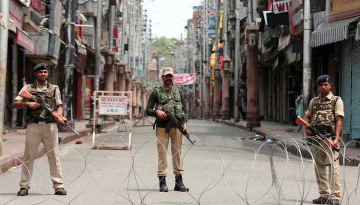 بھارتی وزیر داخلہ کے دورہ کشمیر پر احتجاج، فائرنگ سے ایک شہری شہید