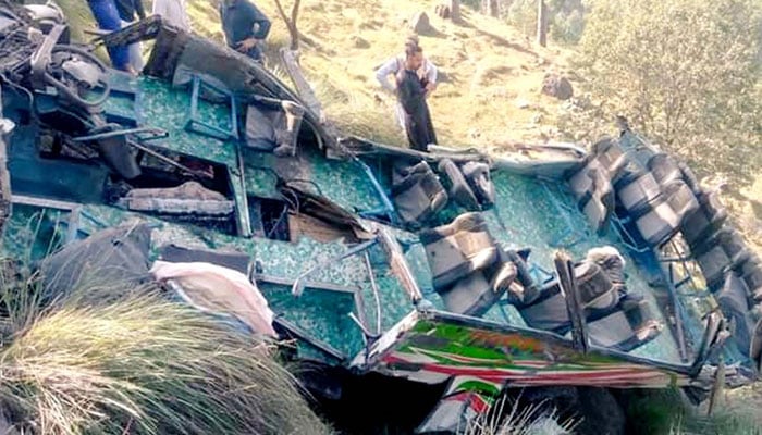 آزاد کشمیر میں بس کا خوفناک حادثہ، خواتین و بچوں سمیت 27 افراد جاں بحق، 7 زخمی