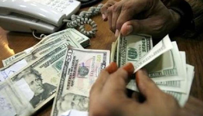 انٹر بینک میں ڈالر 50 پیسے اور اوپن مارکیٹ میں ایک روپے مہنگا