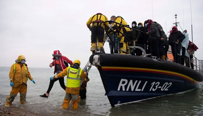 فرانس، انگلش چینل میں کشتی ڈوبنے سے 20سے زائد تارکین وطن ہلاک