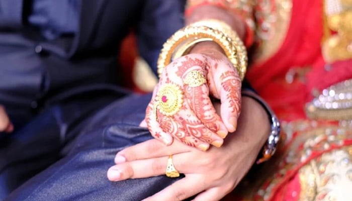 ہندوستان میں شادی کرنیوالے جوڑے کا 41 سال بعد جیکب آباد میں ولیمہ