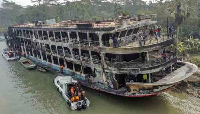 بنگلہ دیش میں مسافر فیری میں آگ بھڑکنے سے 37 افراد ہلاک