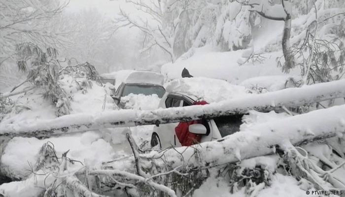 مری واقعے کے روز برف ہٹانے والی 20 گاڑیاں ایک ہی مقام پر کھڑی رہنے کا انکشاف