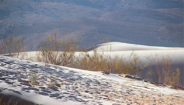 افریقہ کے سب سے بڑے صحرائے اعظم میں برف باری درجہ حرارت نقطہ انجماد سے نیچے گر گیا