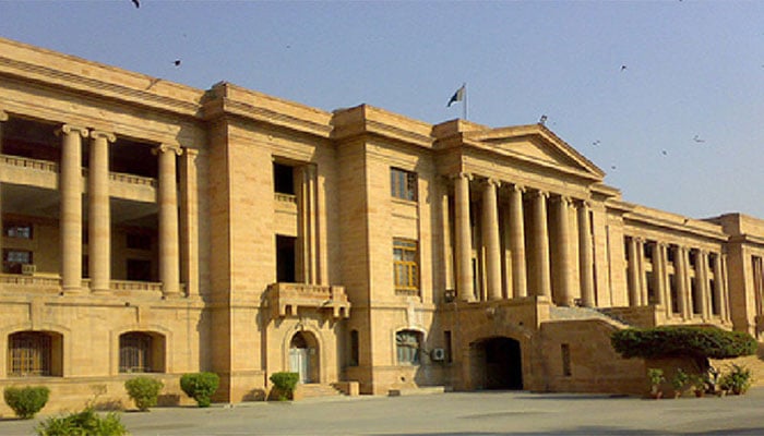 سندھ ہائیکورٹ، یونیورسٹی روڈ فٹ پاتھ و سروس روڈ بند کرنے پر کارروائی کا حکم