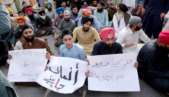 پشاور، 2 سکھ تاجر قتل، احتجاجاً روڈ بلاک، وزیراعظم اور وزیراعلیٰ کا نوٹس