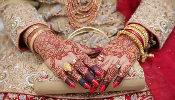 انٹرنیٹ پر دوستی، امریکی لیڈی ڈاکٹر پاکستانی درزی سے شادی کیلئے راہوالی پہنچ گئی