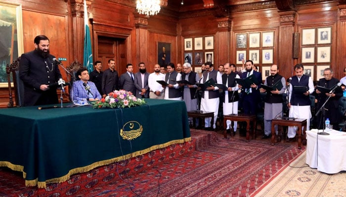 پنجاب کی 8رکنی کابینہ نے پہلے مرحلے میں حلف اٹھالیا