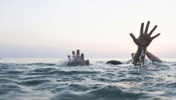 سینڈزپٹ، سمندر میں نہاتے ہوئے تین افراد ڈوب گئے، 2 کو نکال لیا گیا