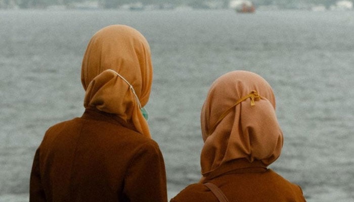 ایران میں اسکارف نہ پہننے پر کئی لڑکیاں گرفتار
