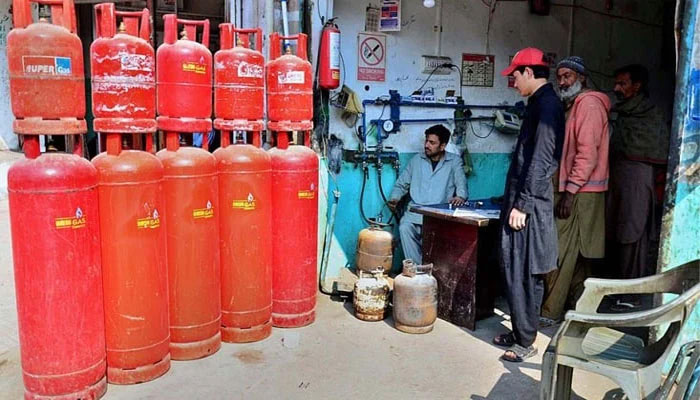 پٹرول کے بعد LPG بھی 1.66 روپے فی کلو مہنگی
