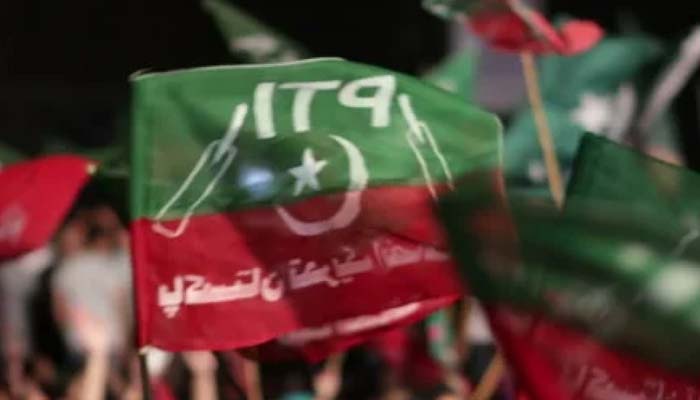 تحریک انصاف نے کراچی کے حلقہ این اے 245 کے لیے محمود مولوی کو امیدوار نامزد کر دیا