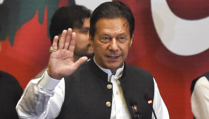 عوام پرامن احتجاج کریں، ساری نظریں اب سپریم کورٹ پر ہیں، عمران خان