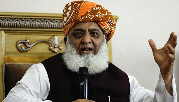 اداروں کی مداخلت اور سیاست سے ریاست کمزور ہورہی ہے،  3 یا 5 ججز کا فیصلہ انصاف کے تقاضوں کو پورا نہیں کرے گا، مولانا فضل الرحمٰن