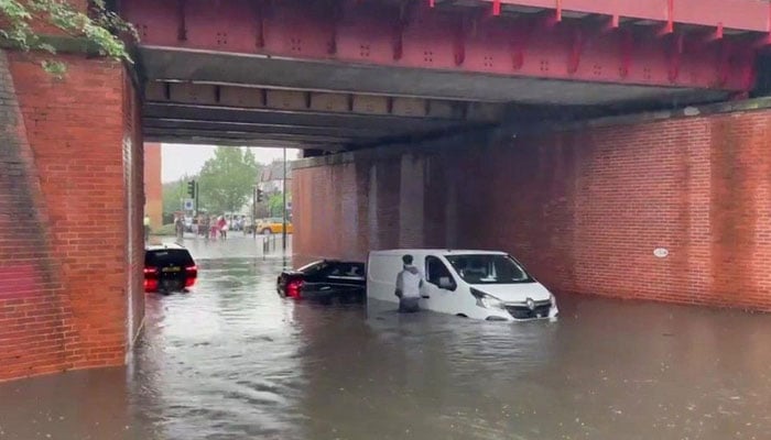 کلائمیٹ چینج اور آبادی میں اضافہ سیلابوں اور آلودگی میں اضافے کا سبب بن سکتے ہیں