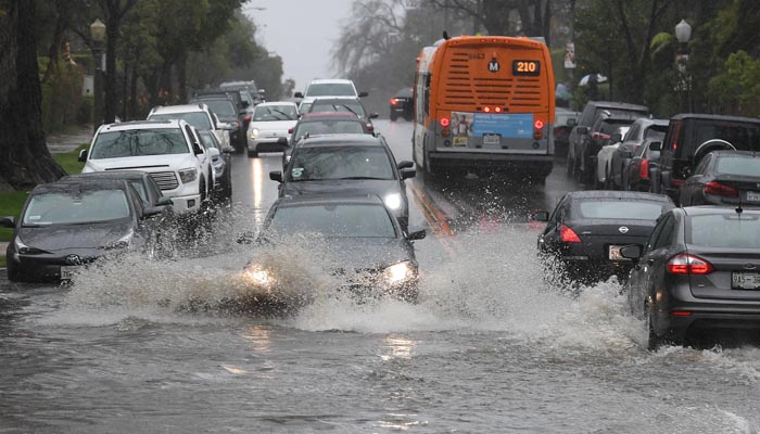 کیلیفورنیا، بارشوں اور سیلاب سے تباہی 1000 سے زیادہ افراد پھنس گئے