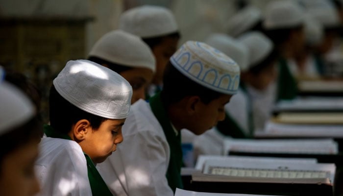 شہدائے کربلا کی یاد میں مساجد، مدارس و گھروں میں قرآن خوانی کے اجتماعات