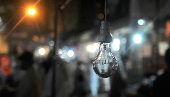 تعلیمی مراکز، دفاتر اور مارکیٹ بند ہونے کے باوجود بجلی کی لوڈشیڈنگ، شہری سخت اذیت میں مبتلا