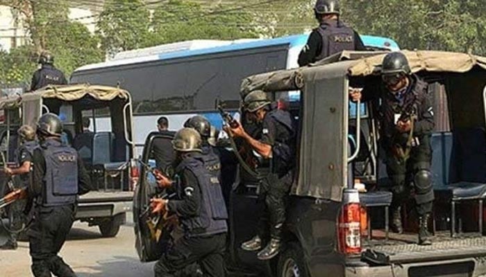 مختلف علاقوں میں پولیس مقابلے، 2 ڈاکو  زخمی حالت میں گرفتار