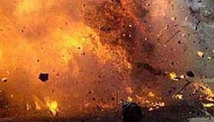 خضدار، ڈی آئی خان پولیس وین، قومی پرچم اسٹال پر دستی بم حملے، شہری شہید، 2 دہشت گرد ہلاک