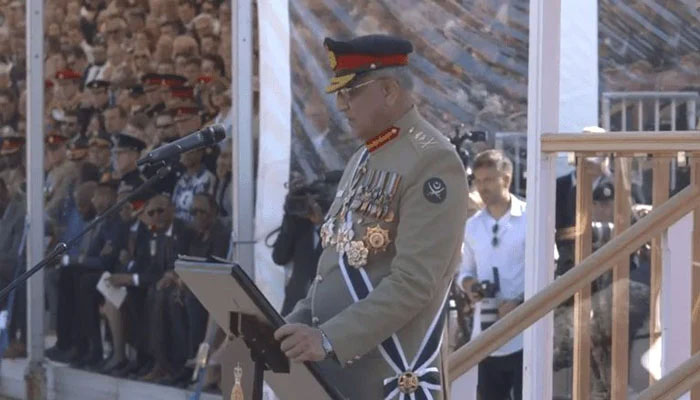 برطانوی رائل ملٹری اکیڈمی میں جنرل باجوہ کی بطور مہمان خصوصی شرکت، اعزاز حاصل کرنے والے پہلے پاکستانی آرمی چیف