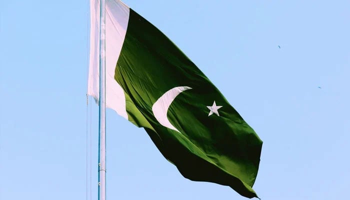 سندھ اسمبلی کے احاطہ میں پرچم کشائی اراکین اسمبلی اور دیگر کی شرکت