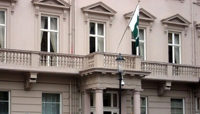 پاکستان ہائی کمیشن لندن کے زیراہتمام وٹفورڈ میں نادرا سرجری کا انعقاد