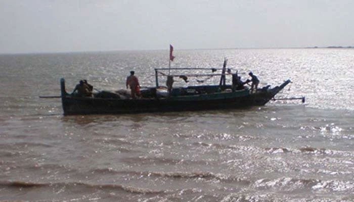 کندھ کوٹ، دریائے سندھ میں کشتی الٹ گئی ، تین افراد جاں بحق، تین کو نیم بیہوشی کی حالت میں دریا سے نکال لیا گیا
