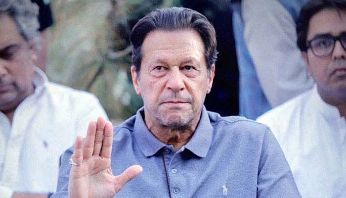 عمران خان کو سیاسی دوستوں اور ماہرین قانون کے متضاد مشورے