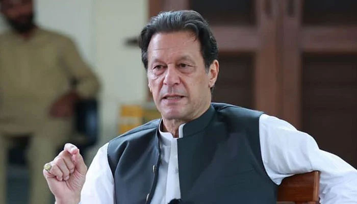 چار قانونی کیسز عمران خان کے سیاسی کیریئر کیلئے خطرہ بن گئے