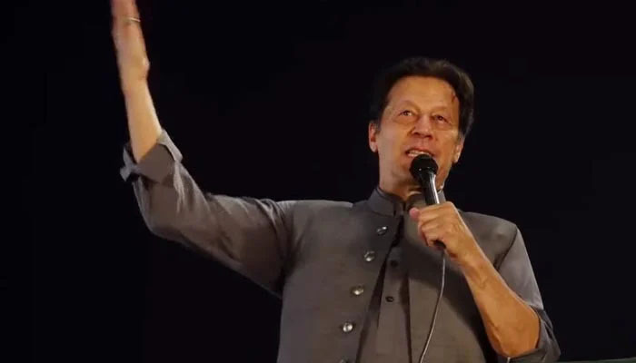 عمران خان ’’کارنرڈ ٹائیگر‘‘ یا شتر بے مہار