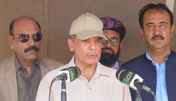 سیلاب متاثرین کے بجلی بل معاف، اطلاق اگست، ستمبر پر ہوگا، 22 لاکھ گھریلو،3.5 لاکھ کمرشل صارفین مستفید ہونگے، قرضہ ہمارا پیچھا کررہا ہے، وزیراعظم - Vimarsana News