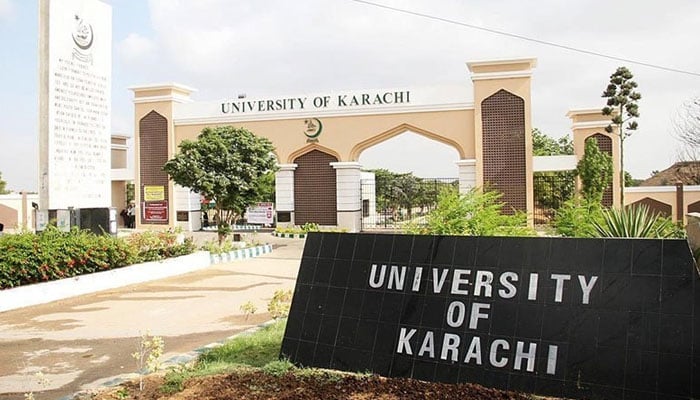 جامعہ کراچی کے چینی اساتذہ کی جانب سے سیلاب متاثرین کیلئے 6 لاکھ روپے کی امداد