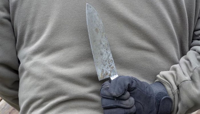 ہڈرز فیلڈ میں اسکول کے باہر چاقو کے وار سے 15 سالہ لڑکا قتل