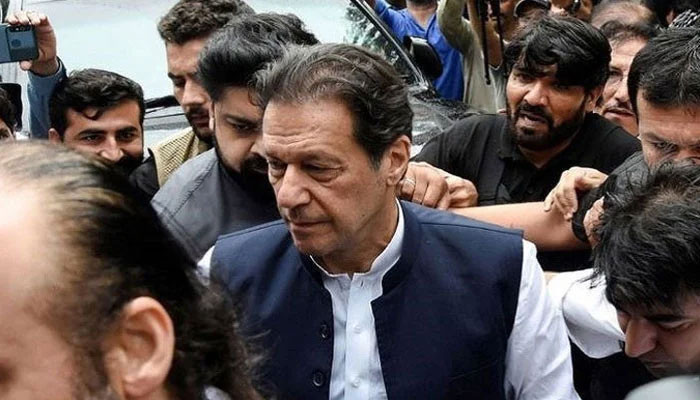 خاتون جج دھمکی کیس میں عمران خان کے وارنٹ گرفتاری جاری