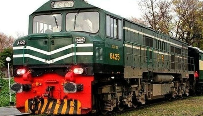 ایک ماہ تعطل کے بعد آج پہلی ٹرین کراچی سے پشاور روانہ ہوگی