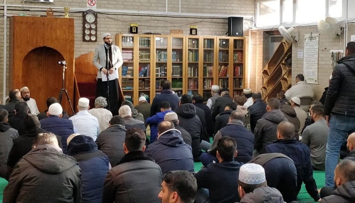 قرآن و سنت پر عمل پیرا ہوکر خوشحالی اور کامیابی حاصل کی جاسکتی ہے، مولانا زبیر نقشبندی