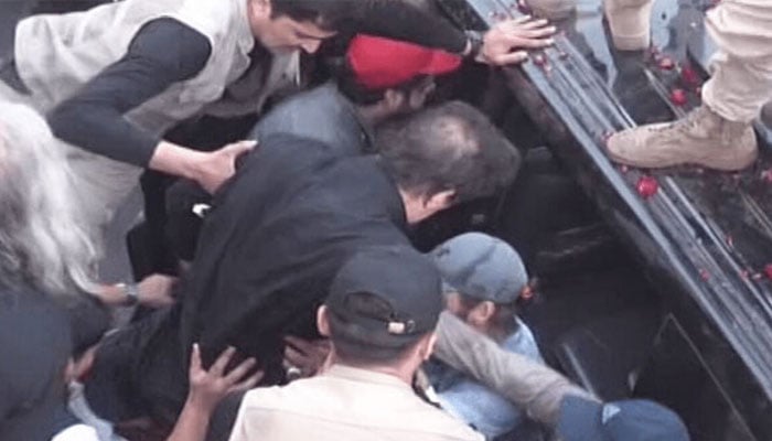 PTI کا عمران پر حملے کی FIR کیلئے سپریم کورٹ سے رجوع کرنیکا فیصلہ