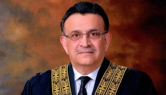 احتجاج کا حق لامحدود نہیں، لانگ مارچ معاملے پر مداخلت ابھی قبل از وقت، آئینی خلاف ورزی کا خطرہ ہوا تو دخل دینگے، چیف جسٹس سپریم کورٹ