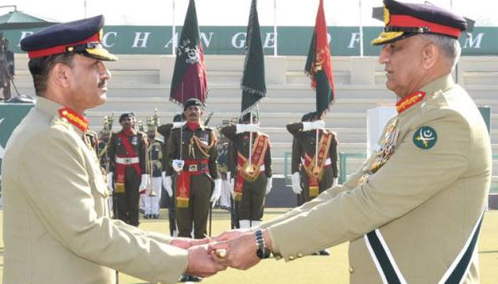 کمان جنرل عاصم منیر کے سپرد، راولپنڈی میں پروقار تقریب، جنرل باجوہ نے فوجی قیادت کی علامتی چھڑی نئے سربراہ کے حوالے کی، گارڈ آف آنر کا معائنہ