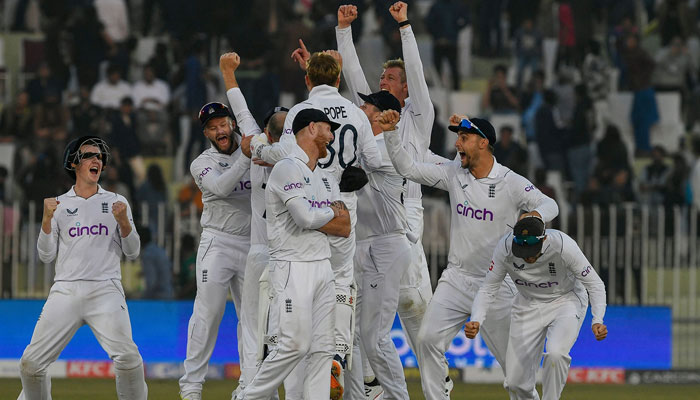 انگلش ٹیم 22 سال بعد پاکستان میں ٹیسٹ جیتنے میں کامیاب