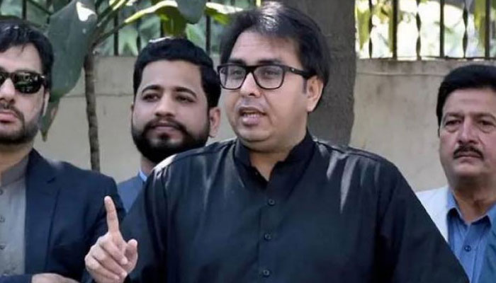 اداروں کے خلاف تقریر، شہباز گل کیخلاف کراچی میں مقدمہ درج