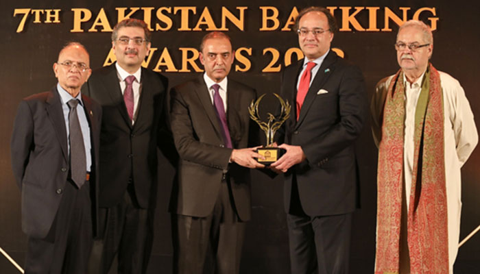 ایچ بی ایل کیلئے سال 2022 کے بہترین بینک کا ایوارڈ