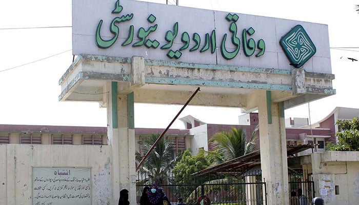 جامعہ اردو کی انتظامیہ حق مانگنے والوں کو نوٹس نہیں تنخواہیں دے، انجمن اساتذہ جامعہ کراچی