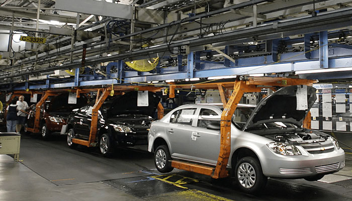 انڈس موٹرز کمپنی نے 2 ہفتے میں دوسری مرتبہ گاڑیوں کی قیمتیں بڑھا دیں