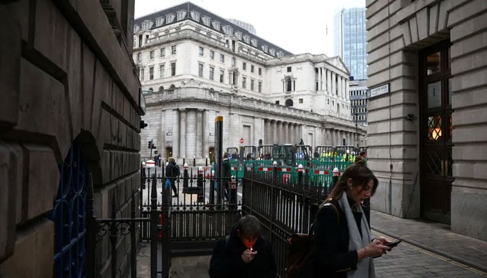 بینک آف انگلینڈ نے بنیادی شرح سود نصف فیصد بڑھا کر 4 فیصد کر دی