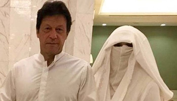 توشہ خانہ ریفرنس، عمران خان، بشریٰ بی بی 9 مارچ کو نیب میں طلب، تحفے کم قیمت پر خرید کر مہنگے داموں فروخت کا الزام