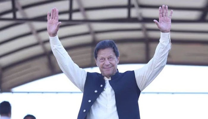 عمران خان بتا رہے ہیں قانون سب کیلئے ان کیلئے نہیں، تجزیہ کار