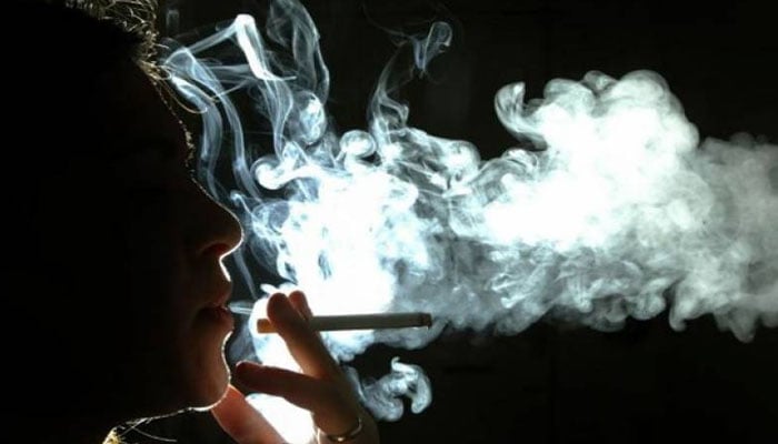 روزانہ 1200 لڑکے لڑکیاں سگریٹ نوشی میں مبتلا ہونے لگے