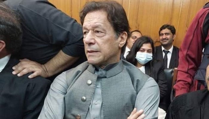 دہشت گردی کے 2 مقدمات میں عمران کو پھر عدالتی ریلیف، چھپ کر عدالت پہنچا، چیئرمین پی ٹی آئی